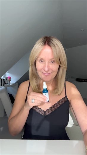 Nadine Baggott on Instagram: "AD HYALURONIC ACID WITH A DIFFERENCE You know I love @larocheposay Hyalu B5 and it now comes as a cream. I just recently chose it as one of my favourite serums but do you know why it’s so good? Hyaluronic acid is a large molecule that is great at surface hydration but can be too large to penetrate deep into the skin’s surface layers. Which is why La Roche Posay has formulated the serum with four hyaluronic acid molecular weights to help keep skin plump and visibly r