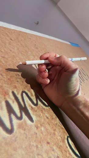 Do you like chalk pencils or chalk when outlining? #bannerpainting #paperbanner #painting #bridalshower #bridalshowerdecor