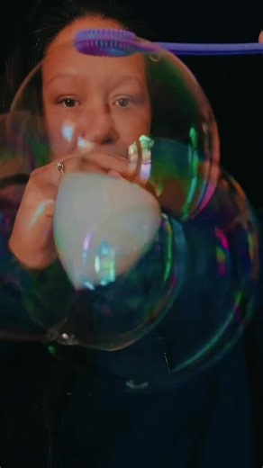 Art with BUBBLES 🫧 🫧 #bubbleart #arttherapy #artistsoftiktok #artwithbubbles #TheBubbleQueen