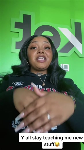 #issaparadeinsidemycityyeah #signlanguage 😂