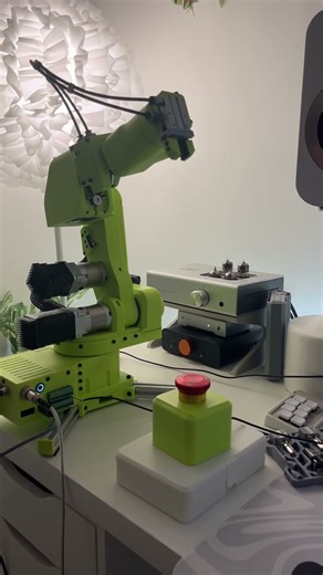 Self destructing 3D printed robotic arm (PAROL6)