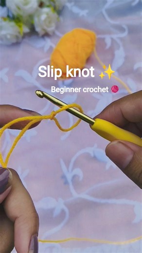 Slip knot ✨ the first step to crochet 🧶soft & simple beginner guide 🤍🌸 #crocheteveryday