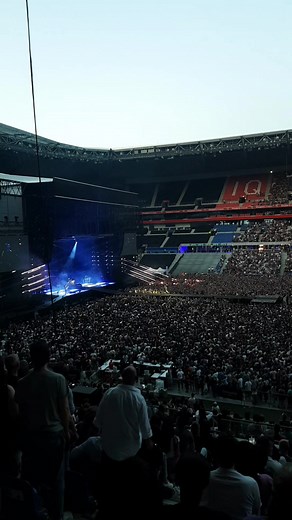 Bonsoir #Lyon !! 🎤🎶 #Muse en concert à l'OL Stadium 🔥 | Europe 2