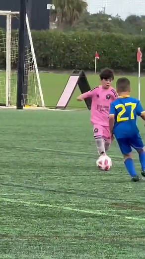 23K reactions · 1.2K shares | Le fils de Messi joue comme son père ! 朗 #messi #lionelmessi #InterMiami | Maxime Dt | Facebook