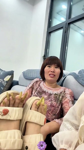 Mom likes eating toenails