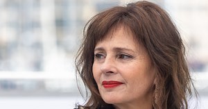 "Il devrait fermer sa gueule" : Anouk Grinberg fustige Emmanuel Macron après sa défense de Gérard Depardieu