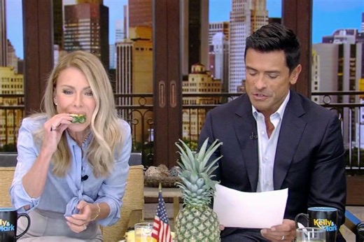 Kelly Ripa is uncomfortable doing this everyday task on 'Live': "Feels like people are watching you go to the bathroom"