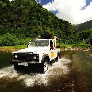 11K views · 904 reactions | A pied ou en 4X4, laissez le chant de l’eau rythmer votre randonnée dans la vallée de la Papeno'o  | Tahiti Tourisme | Facebook