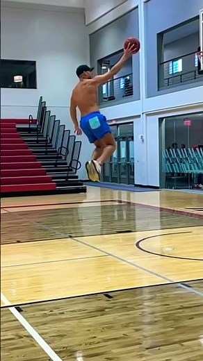 THE LONGEST DUNK EVER RECORDED