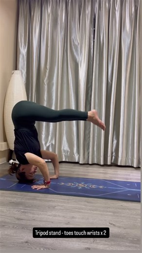 Kerin Ng 黄细玲 on Instagram: "23 Nov 2025 - Inversion practice with transition Flowing from Tripod stand to toes touch wrists x 2 ==> Lotus Tripod stand ==> **{most challenge is this step where you need to lift your head up} #Lotus Crow Pose ==> Crow Pose Hold ==> Jump back ( goals for s to float back 😅😅😅) Finally did it with much smoother flow and balance #yogateacherlife #yogalife #headstandpractice #inversion #yogateachertrainingcourse #crowpose"