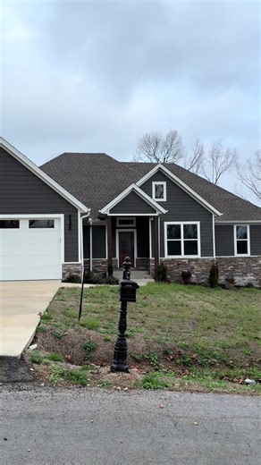 📍Bella Vista, AR Dreaming of living within walking distance from the lake? This home has views of Bella Vista’s largest lake! 💰$526,400 🛏️ 3 beds office 🛁 2.5 baths 📐 2,240 sqft 🌳 0.32 acre lot For more information or to schedule a private tour contact me directly! ⬇️ Odalys Schofield, REALTOR ® 📲(479)215-6593 📧odalysschofield@epique.me Search properties: https://odalysschofield.epiquerealty.com/ Epique Realty 609 SW 8th St, Bentonville, AR 72712 Exclusively listed by Nicky Dean with Col