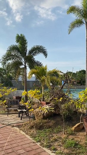 Splash time at Alexa Waterpark! Experience an all-in-one adventure with our Inflatable Courses, Wave Pool, and KidZone! We accommodate to all! From small families to big groups, send us a message! | Alexa Waterpark