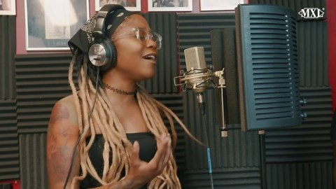 MXL 990 Condenser Microphone for Podcasting, Singing, Home Studio Recording, Gaming & Streaming | Detailed Sound | XLR | Large Diaphragm (Champagne)