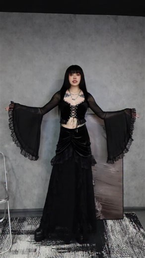 其實日常也很好搭配🖤留言❤️私訊你連結 紅21高級氛圍感 | 小眾暗黑個性穿搭 提供黑色系、搖滾龐克、新中式穿搭 首購超商免運費|輸入優惠代碼：#NEWRED21 七天鑑賞期、30天修補服務。 #紅21 #新中式 #暗黑系 | 紅21