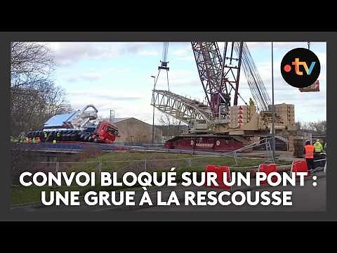 165-tonne convoy overturned on a bridge: a 400-tonne crane to the rescue