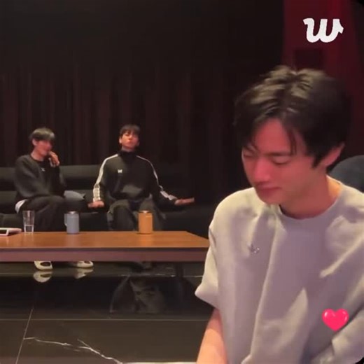 ♔ BTS OT7♔ on Instagram: "IS THIS A JAZZ BAR?! 😳TAE’S POWERFUL VOICE 🫠💜🔥✨ #jin#taehyung#jungkook"