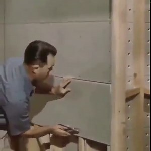 Putting up a Dry Wall in the 1950s (ht Engineering @engineering_wow) | Flashbak