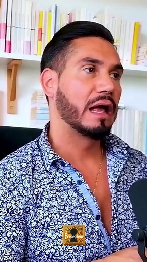 La politique est la nouvelle religion Extrait de "FAQ #8 / La mauvaise foi d'Antoine Goya, ma bande dessinée, et plein d'autres choses..." : https://youtu.be/GRQE57gYmb8 #precepteur #philosophie #philo #politique #religion #militantisme #militant #justice #bien #mal #démocratie #dictature #président #élection #gauche #droite #communisme #fascisme | Le Précepteur