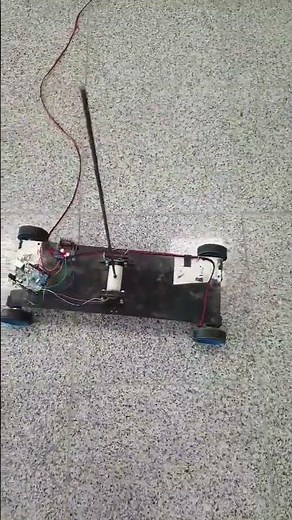 Inverted pendulum balancing on cart #pendulum #cart #pendulumoncart #matlab #controlsysteme