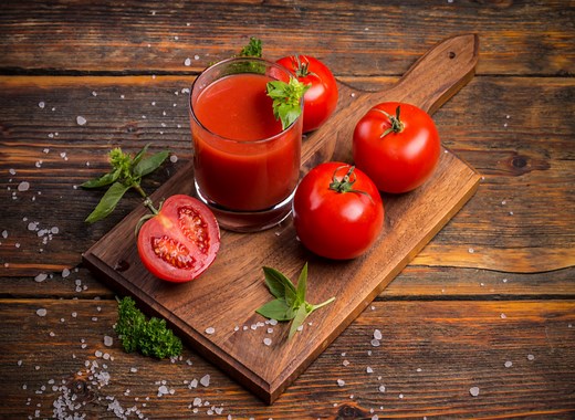 5 Surprising Side Effects of Drinking Tomato Juice, Says Science
