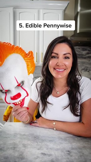 Everything Edible Halloween Series 5. Pennywise 🤡 Veggie Platter #halloweenfood #halloweeninspo #halloween2022 #foodtiktok #fyp #learnontiktok