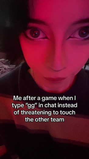 Hilarious Reaction: Typing 'gg' Instead of Threatening!