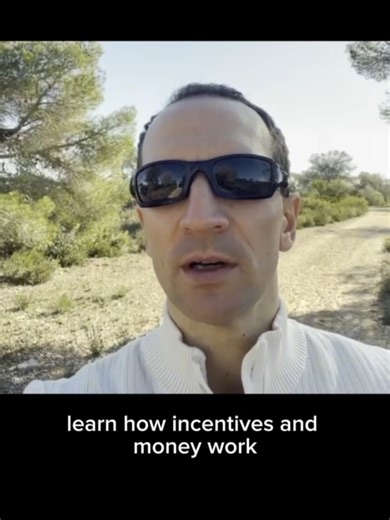 This Advice Never Gets Old You can’t outsource responsibility. No one can tell you where to move, what to study, or what to invest in. But there is one timeless rule that works in every cycle: 👉 Invest in yourself. Mentally. Physically. Intellectually. Learn how systems work. Learn how incentives work. Learn how money and power actually work. That’s how real options appear — slowly, then all at once. 🔗 Follow Macro & Markets 📩 Substack Macro Reports: https://chrisconsultantonmarkets.substack.
