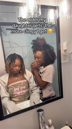 This video did numbers on tik tok so why not share here too 👌🏾🥰 . And she gets older, the tighter I hold her 🥺 I just can’t imagine her heading out to college and moving into real adulthood🥺 . #motherdaughterduo #millenialmom #teenmom #motherdaughterlove #fypage | Dashia Sharmaine Gray-