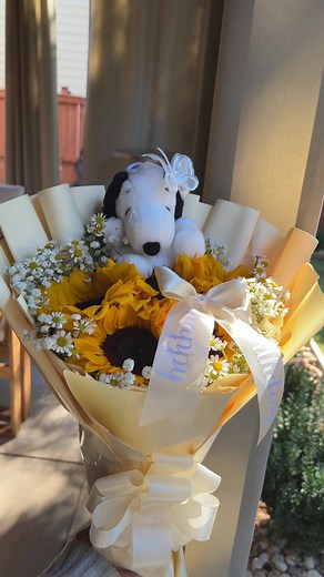 Snoopy Themed Flower Bouquet Ideas for Dog Lovers