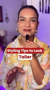 Jeans Mistakes Short Girls Must Avoid👀👀👀 If you’re on the shorter side and want to look taller, stay away from these styling mistakes: ❌ Low-rise wide-leg jeans – They stick to your hips, making you look shorter and heavier. ❌ Light-wash long skinny jeans – These can make your legs look bulky and shorter. ❌ Cropped wide-leg jeans – They cut off your body awkwardly, reducing height visually. Instead, opt for: ✅ Cropped mini flare denims – These shift focus to your legs, creating a lengthening 