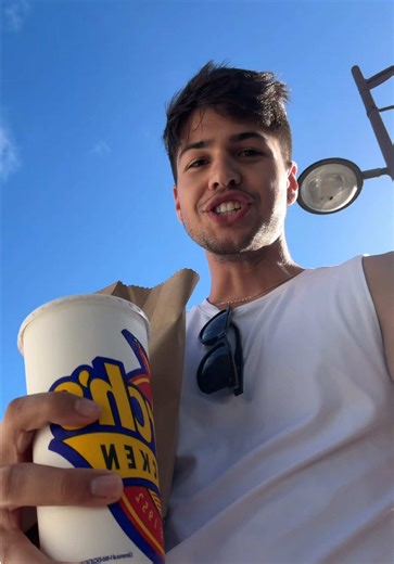 trying church’s chicken 😍 YESS!!! 🇵🇷🍗 #churcheschicken #puertorico #tastetest #gringoylatina ##lol