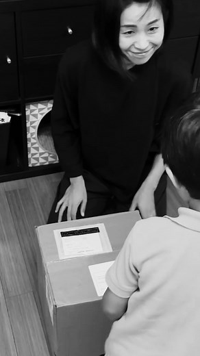 Such a special delivery arrived - the first physical copies of my new album "Run, Run, Run"! I recruited my 5-year-old son Allan as my official unboxing assistant (he was VERY excited about using the scissors). What you're watching in super-speed actually took us quite a while - turns out those boxes were sealed tight! But his determination and enthusiasm made it the perfect way to open something I've poured my heart into. Can't wait to share this album with you all. It's releasing this Friday. 