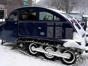 Bombardier B12 et Tucker Sno-Cat snowmobiles