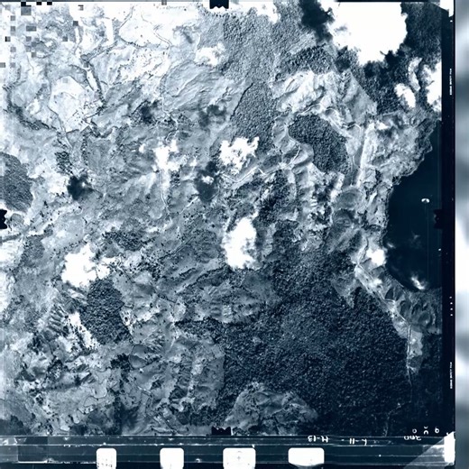 386K views · 5.8K reactions |  Ce photographe aurait découvert un OVNI lors de son vol. Sur ses clichés, on voit un objet qui ressemble clairement à un genre de vaisseau spatial… ▶️ Alien Fiction, mardi sur RMC Story et dès maintenant en streaming sur RMC BFM Play ➡️ https://bit.ly/3QS59K4 | RMC Story | Facebook