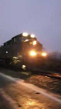 Empty CSX garbage expressvtrain M635 charges through a spooky morning scene! 1726 #locomotive