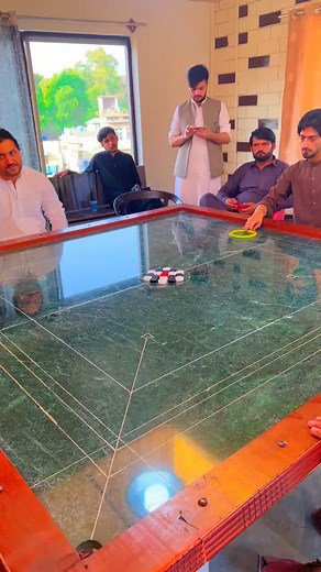 Emotional Gameplay in Carrom Pool: Love and Escape