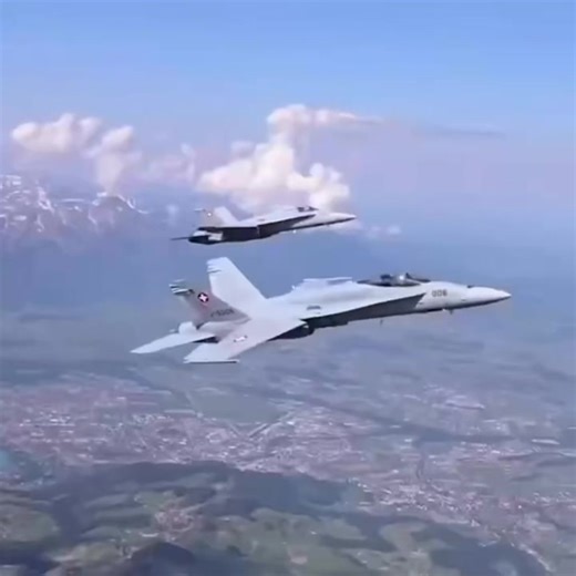 2.8K views · 57 reactions | Thunderbirds: The official demonstration squadron of the U.S. Air Force. They fly F-16 Fighting Falcon fighter jets and are known for their impressive maneuvers and formations.礪 | 푯풂풇 푯풆풍풍풆풏풊풄 푪풐풎풃풂풕 푨풊풓 풇풐풓풄풆. | Facebook