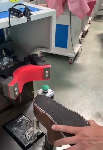 Innovative Shoe Machine Revolutionizes Shoemaking