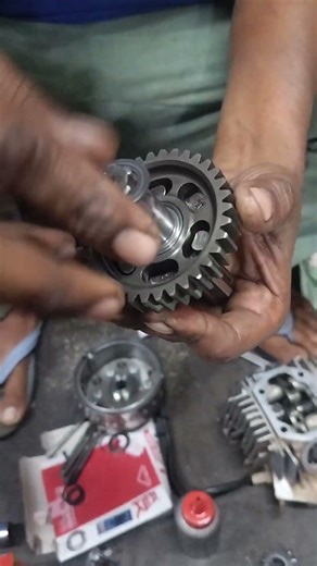 Splendor# 🧑‍🔧💯🔥gear 👈 assembly# fitting#shot #automobile #mechanical