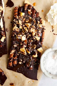 Caramel Apple Chocolate Pretzel Bark | Food Dolls