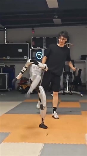 Knocked down but never out: Unitree’s G1 takes hits, stumbles, and recovers with ease. Video XRoboHub / X #robotics #technews | Digital Trends