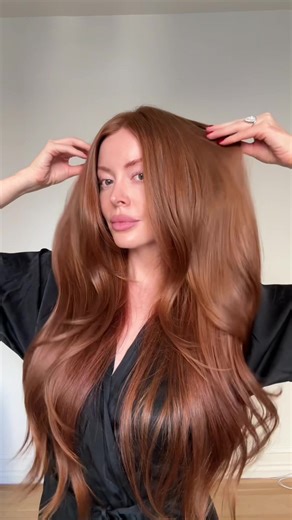 When the gloss results are this good, you’ll never want to miss a gloss day 🫧✨ Sarah uses the Supergloss shade Auburn Spice 🧡 #glazehair #shinyhair #redhair #hairroutine