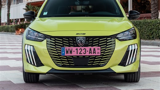 Plaques roses provisoires : peut-on vraiment passer la frontière sans risquer l’amende ?