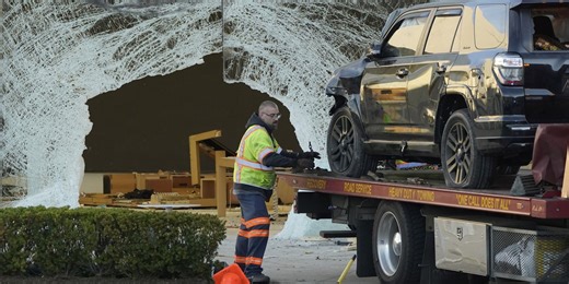 Driver faces charges in connection with Apple store crash