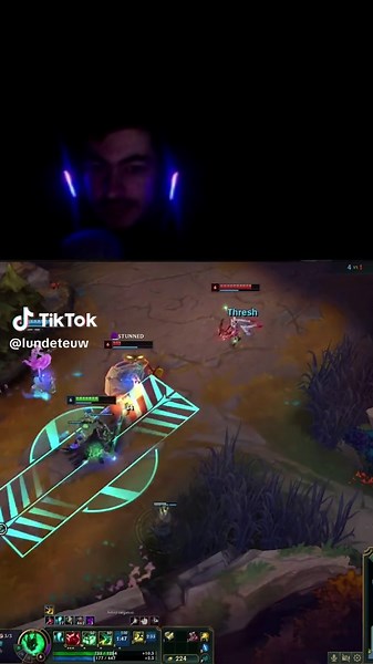 Mastering Thresh's Hook Combo in League of Legends