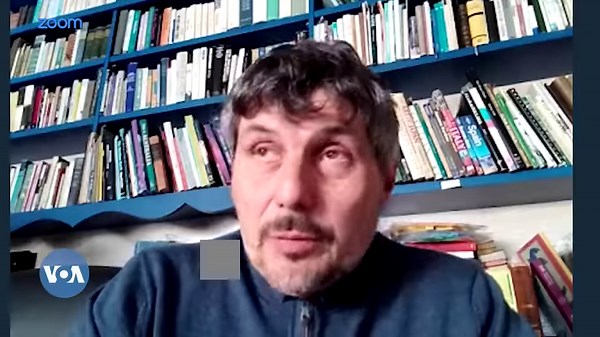 Fiilmiin dokumeentarii “Poosileen Waar” jedhame, kan waa'ee artistoota fi lammiilee Yukireen weerara Raashiyaa keessatti biyyaa fi aadaa isaanii baraaruuf qabsaa'aa jiraniitti xiyyeeffatee hojjetame. Fiilmiin kun bara 2024 badhaasa dhaabbata Saandaansi, kan “ Saandaansi Feestivaal Graand Juurii Priz” jedhamu injifatee, bara kana badhaasa Oskaariif kaadhimameera. | VOA Afaan Oromoo