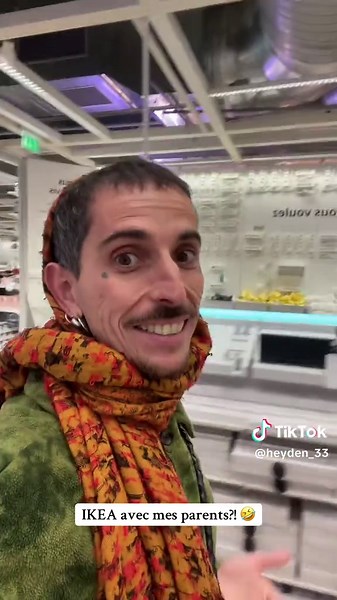 J’ai rit .. ! C’était très bref 🤣 Quand je suis avec mes deux parents j’ai l’impression d’avoir 8ans ! 😱🙏🏼 #fyp #viral