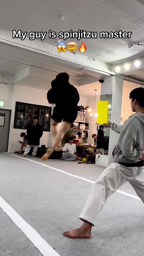 Spinjitzu Master Breakdancing Battle - Incredible Moves!