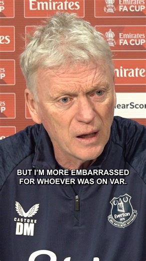 😡 | David Moyes 'embarrassed' for VAR official, Chris Kavanagh, after recommending an on-field review to a young referee for Michael Keane's contenious red card 👀 🔴 | Mirror Football