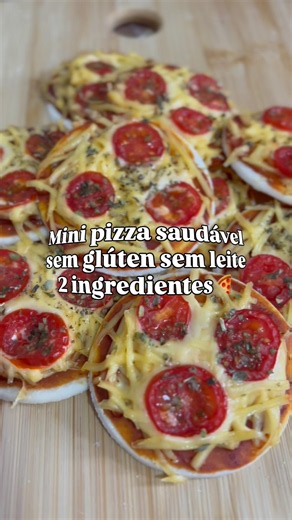 SÓ 2 INGREDIENTES! 😱🍕Essa é a pizza saudável mais rápida do seu feed! #minipizza #aplv